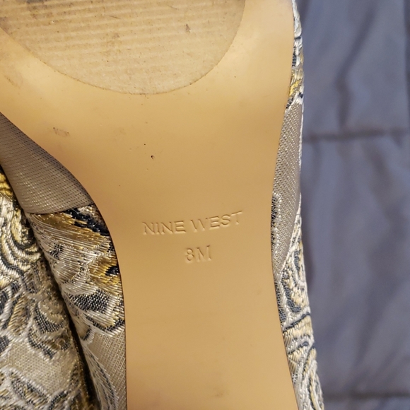 Floral brocade heels - Picture 5 of 5